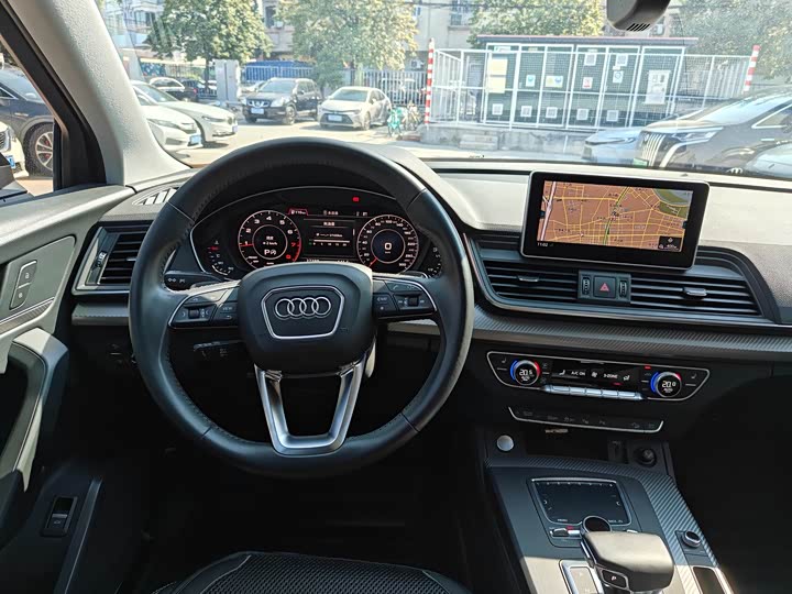 Фото 9 - Audi Q5L
