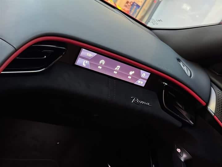 Фото 7 - Ferrari Roma