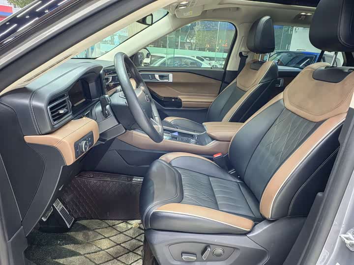 Фото 8 - Ford Explorer