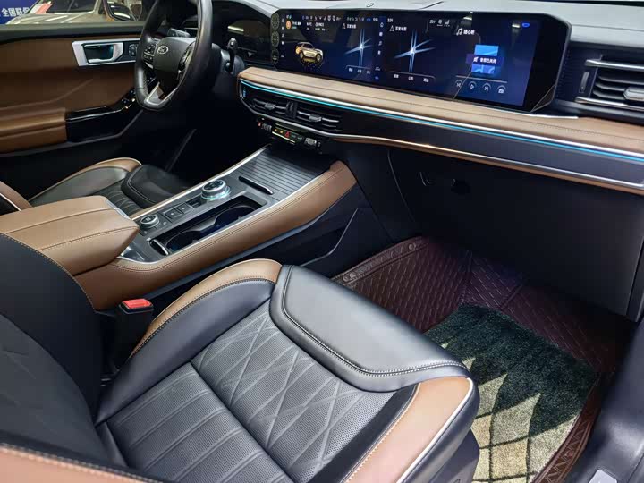 Фото 9 - Ford Explorer