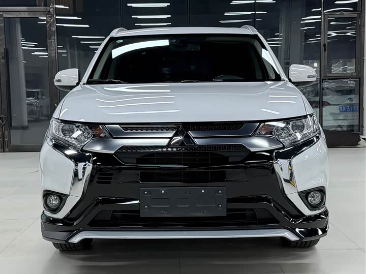 Фото 2 - Mitsubishi Outlander