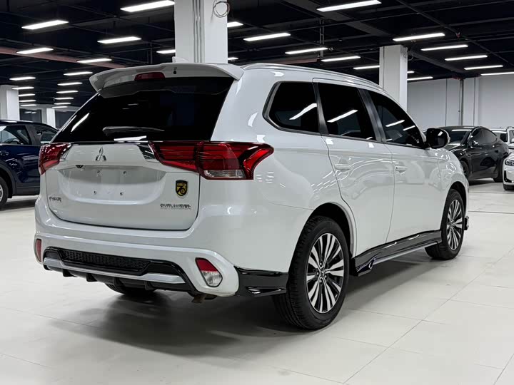 Фото 5 - Mitsubishi Outlander