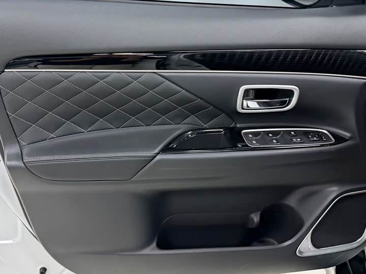 Фото 9 - Mitsubishi Outlander