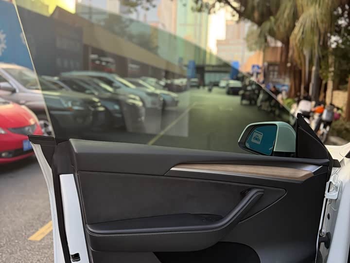 Фото 6 - Tesla Model Y