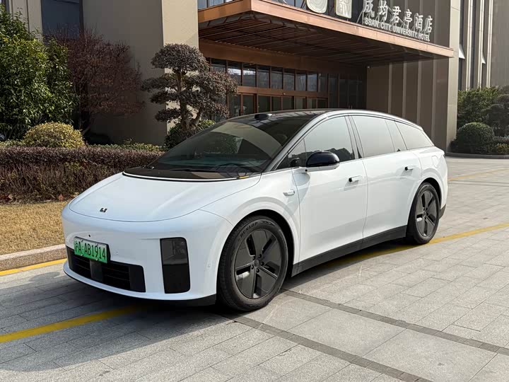 Фото 1 - LiXiang i6