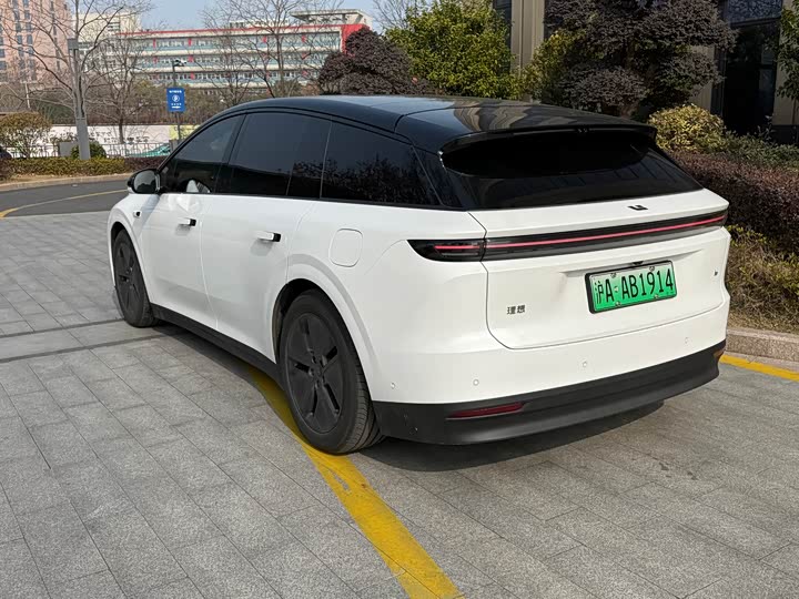 Фото 8 - LiXiang i6