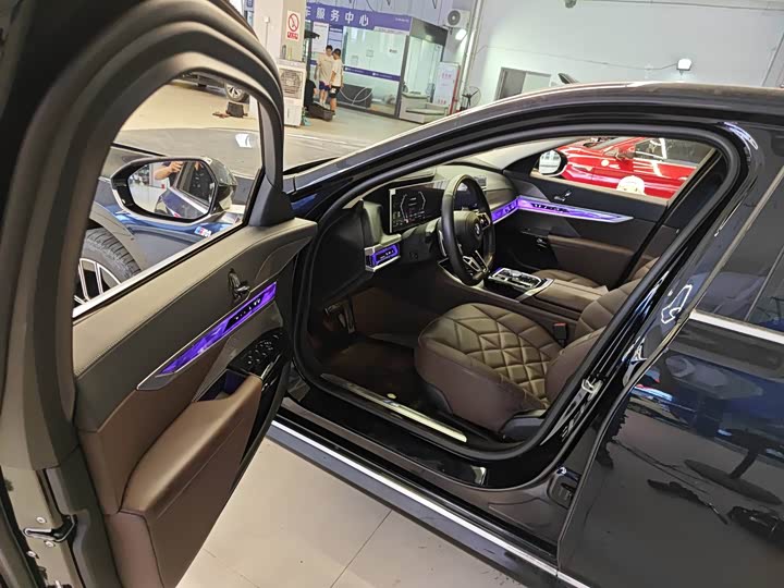 Фото 3 - BMW 7 Series