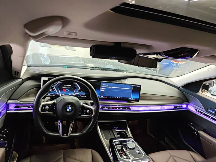 Фото 4 - BMW 7 Series