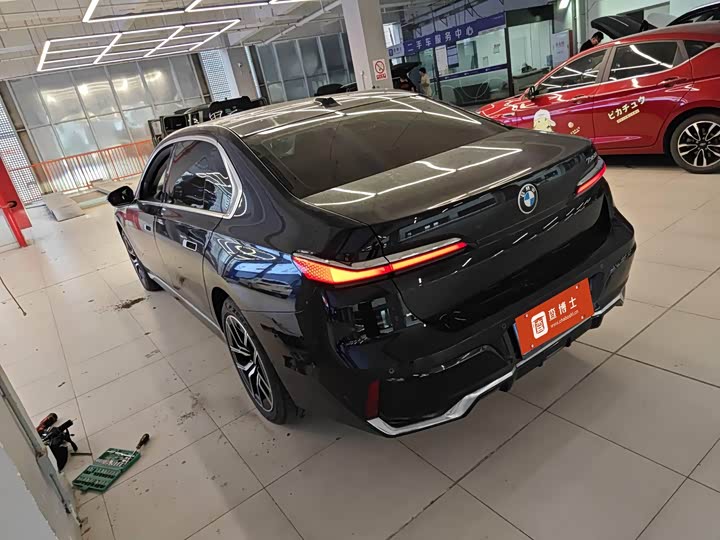 Фото 9 - BMW 7 Series