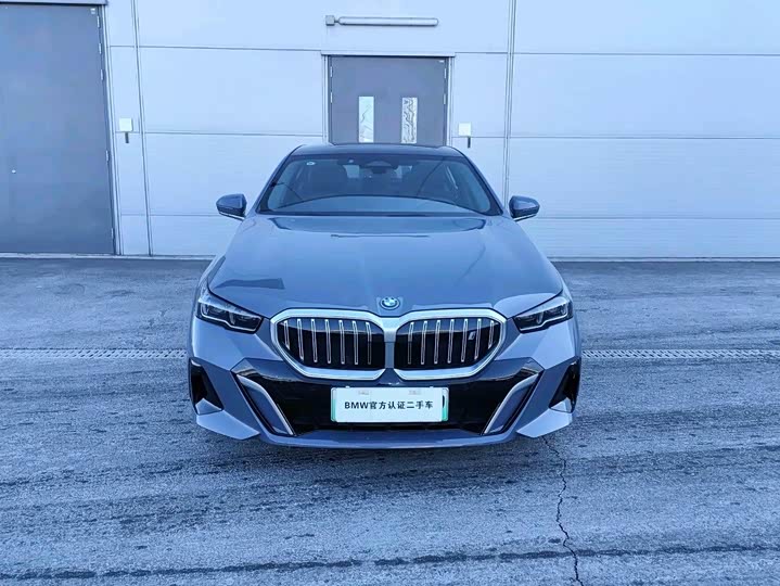Фото 2 - BMW i5