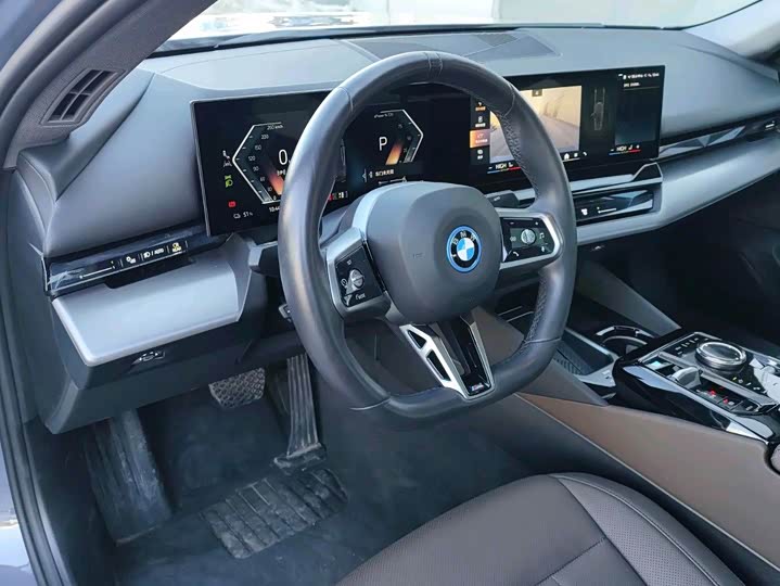 Фото 4 - BMW i5