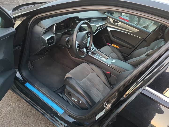 Фото 7 - Audi A6L