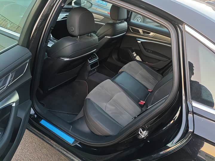 Фото 8 - Audi A6L