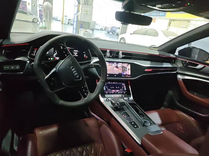 Фото 3 - Audi A7L