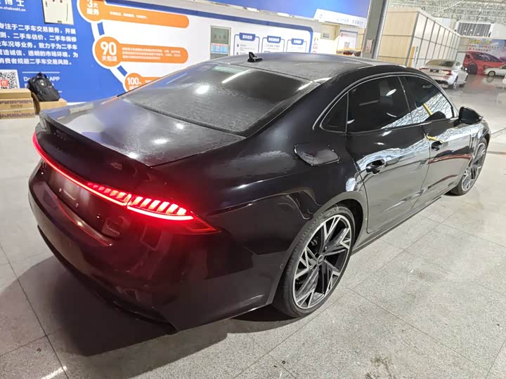 Фото 7 - Audi A7L