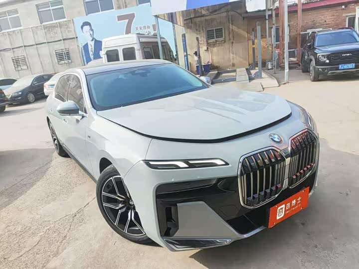 Фото 3 - BMW 7 Series