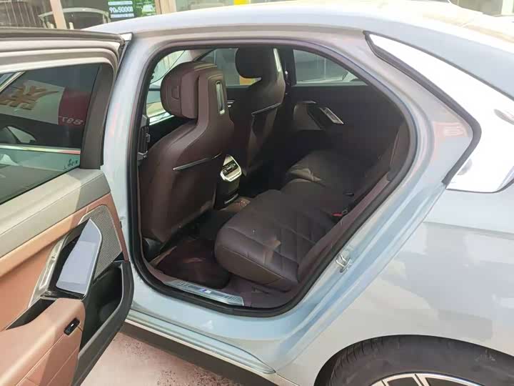 Фото 4 - BMW 7 Series