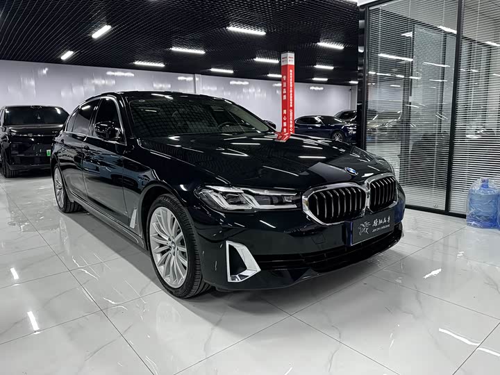 Фото 3 - BMW 5 Series