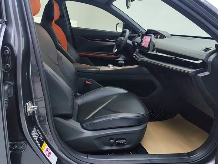 Фото 8 - Changan UNI-V Hybrid