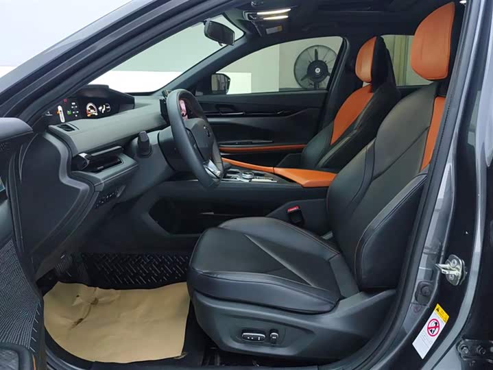 Фото 9 - Changan UNI-V Hybrid