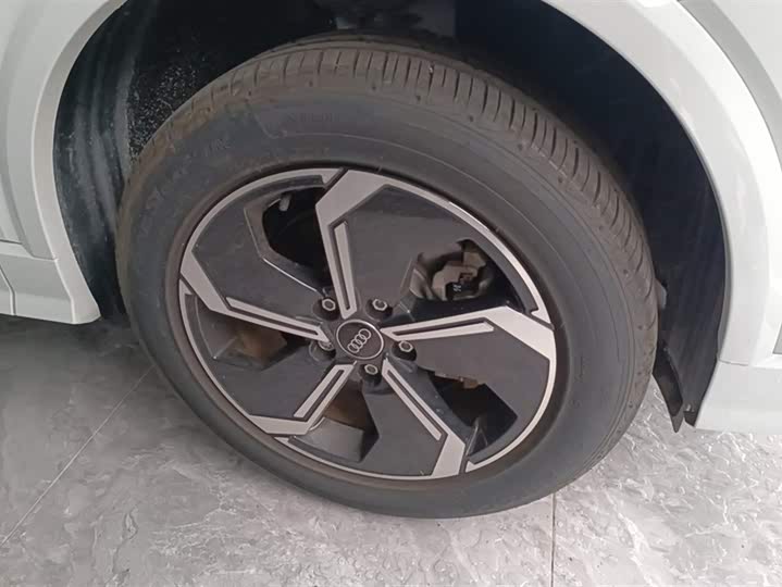 Фото 6 - Audi Q2L e-tron