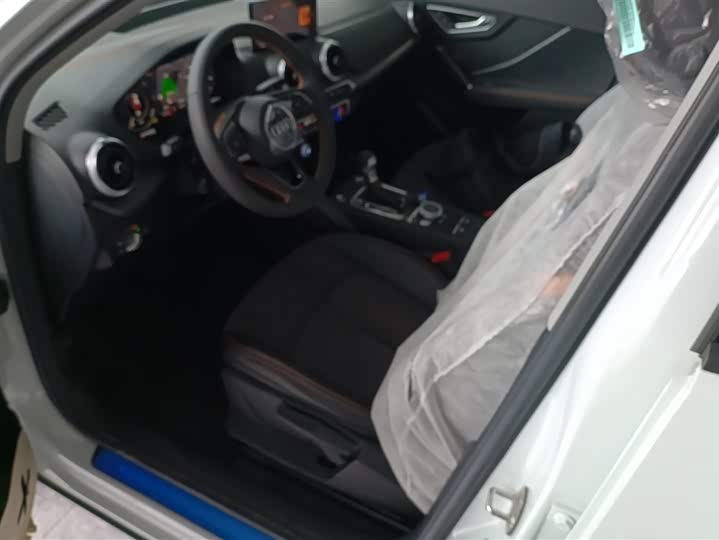 Фото 9 - Audi Q2L e-tron