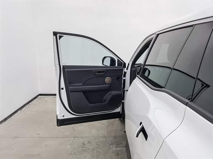 Фото 8 - Toyota bZ3X