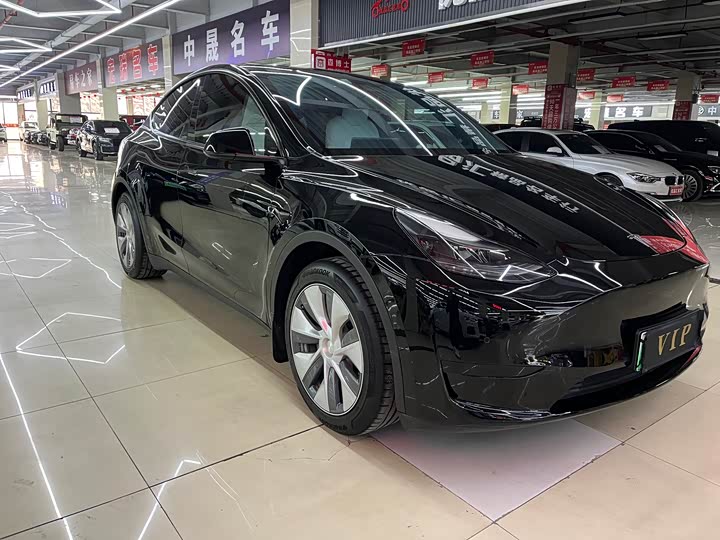 Фото 3 - Tesla Model Y