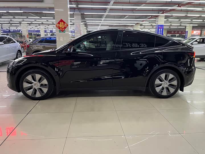 Фото 4 - Tesla Model Y