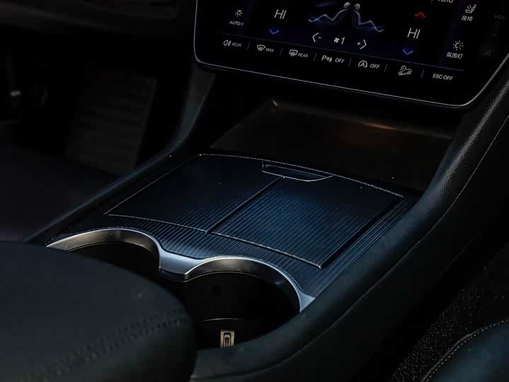 Фото 8 - Maserati Grecale