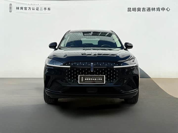 Фото 2 - Lincoln Corsair