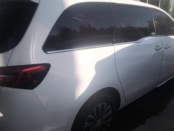 Фото 3 - Buick GL8 ES