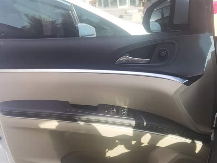 Фото 7 - Buick GL8 ES