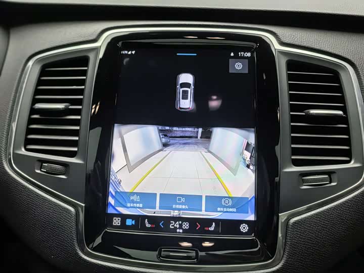 Фото 8 - Volvo XC90