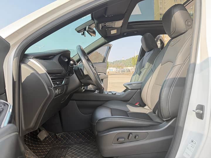 Фото 4 - Cadillac XT4
