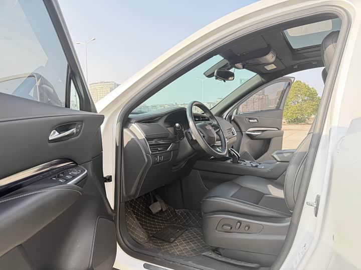 Фото 6 - Cadillac XT4