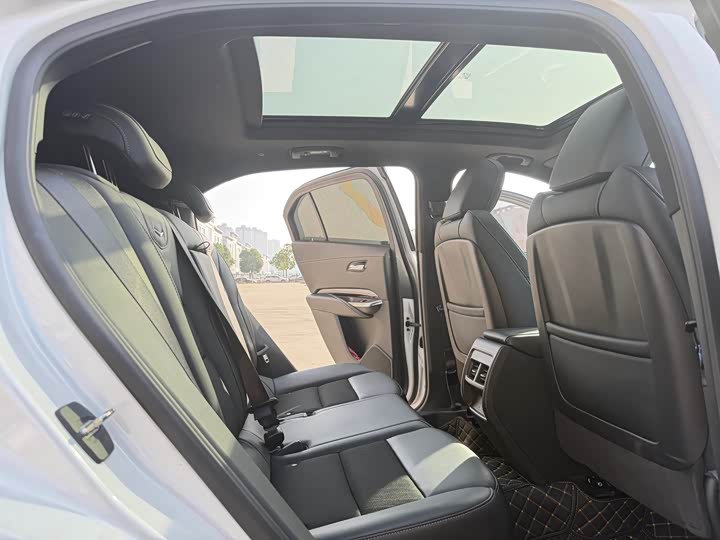 Фото 9 - Cadillac XT4
