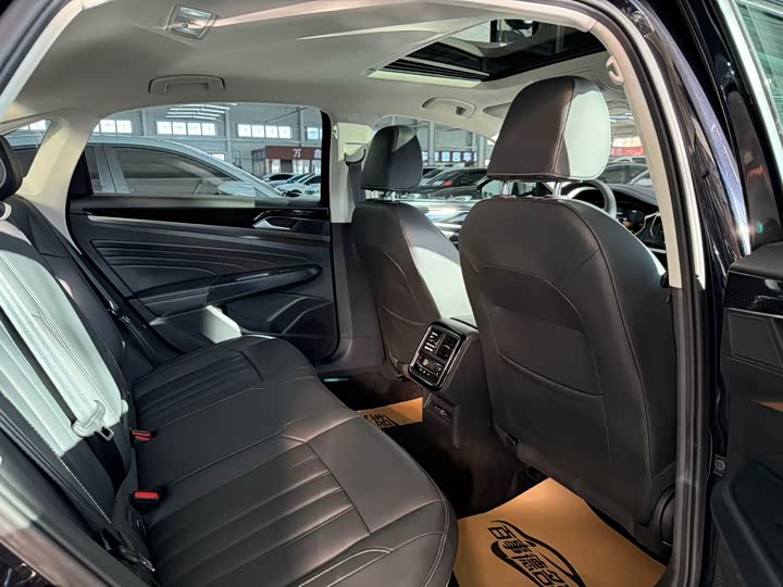 Фото 6 - Volkswagen Passat