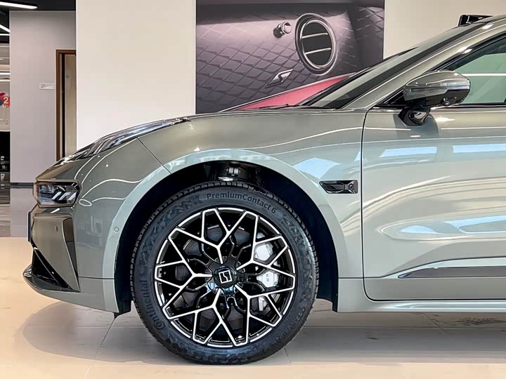 Фото 3 - Zeekr 001