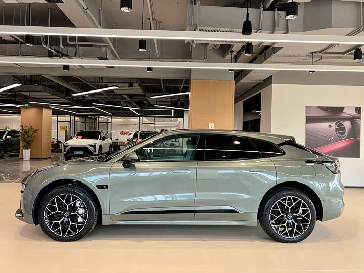 Фото 4 - Zeekr 001