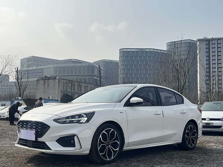 Фото 1 - Ford Focus