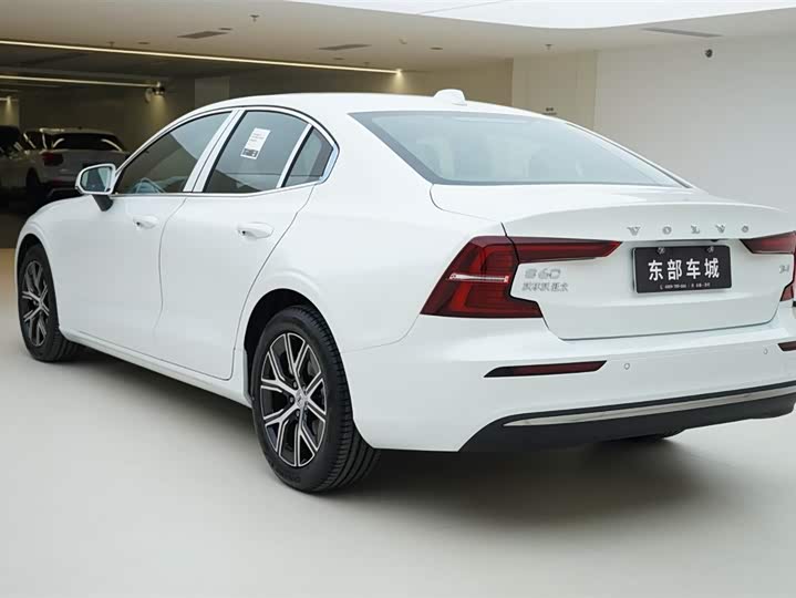 Фото 4 - Volvo S60