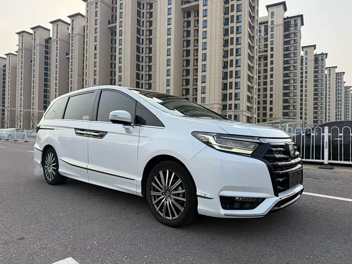 Фото 3 - Honda Elysion