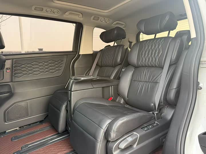 Фото 4 - Honda Elysion