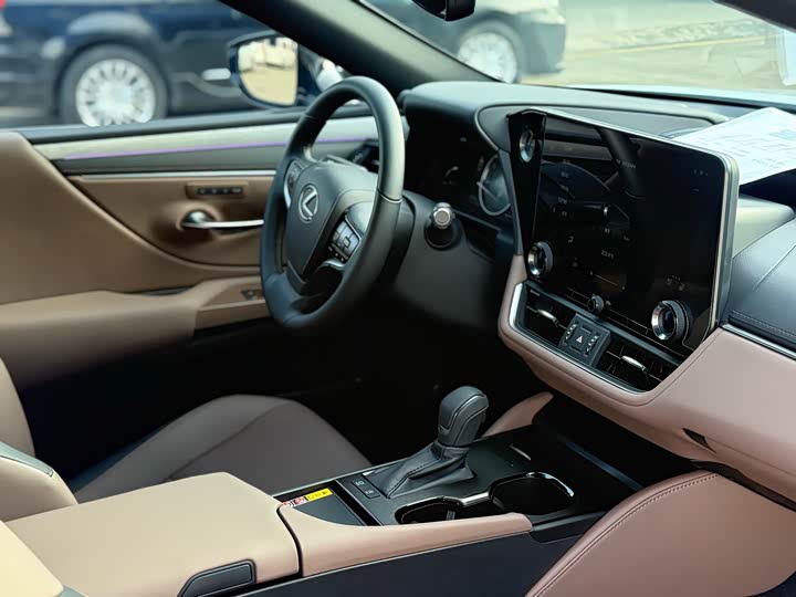 Фото 4 - Lexus ES