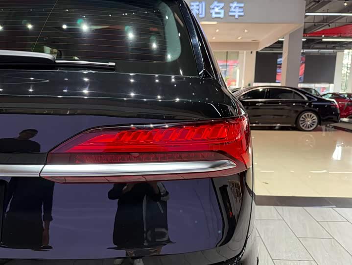 Фото 8 - Audi Q7