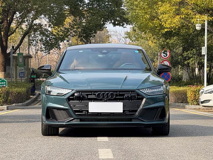 Фото 2 - Audi A7L