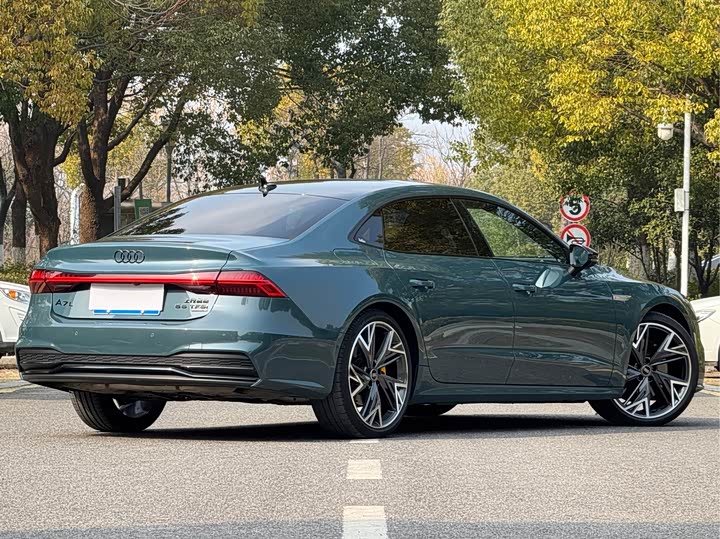 Фото 3 - Audi A7L