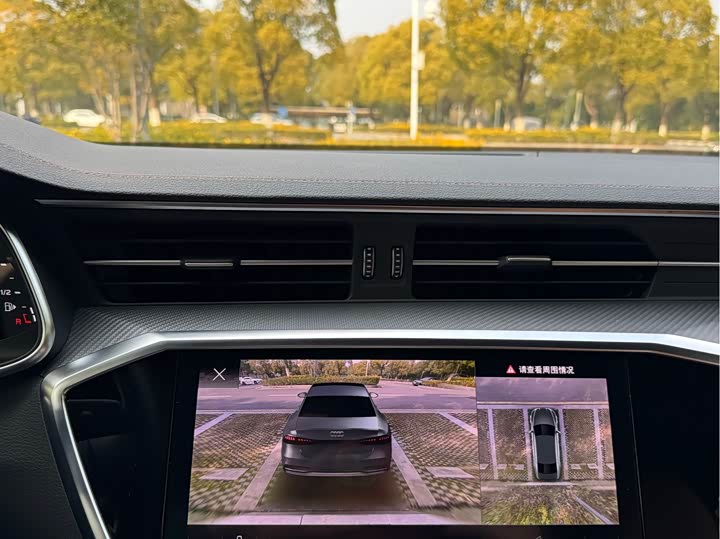 Фото 9 - Audi A7L