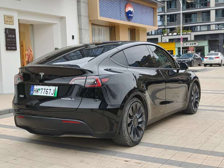 Фото 6 - Tesla Model Y